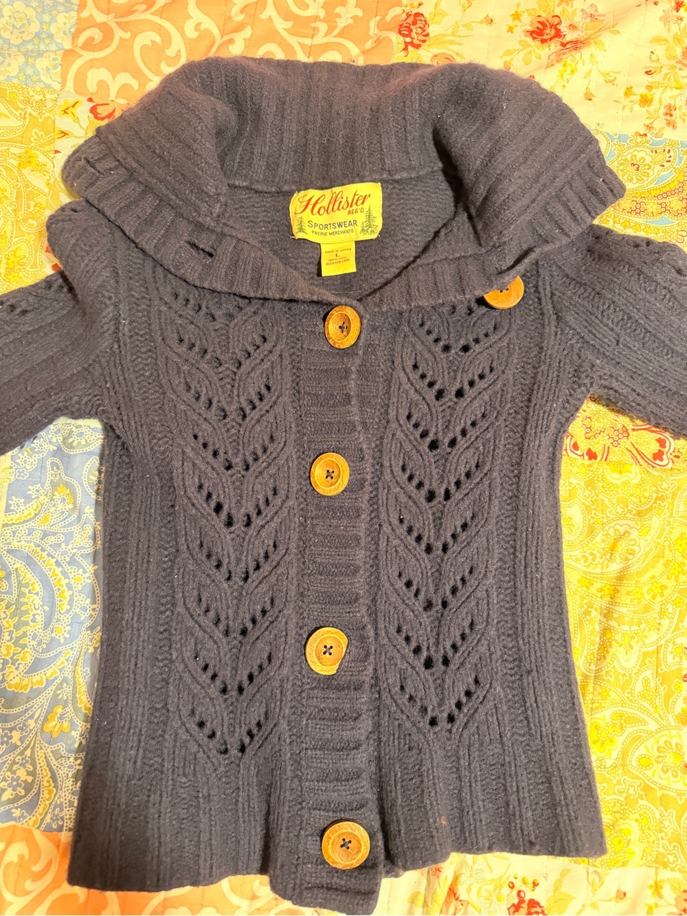 Bella swan 2000s cable knit 100% wool button up jacket